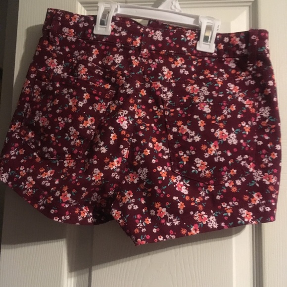 Floral shorts - Picture 2 of 3
